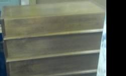 Very solid/heavy Real wood dresser....5 Drawers /dovetail.
Has some light wear a few small marks, but overall a very nice dresser.
They don't build 'em like this anymore!
See pics!
Thanks