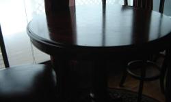 Beautiful pub table with swivel chairs. Paid $650, less than 2 years old. Asking $300 firm. lv message if interested.