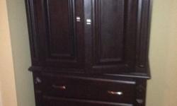 Queen Size 1 Bedroom Brown includes the Set 7-pieces (WOOD)
Leather Recliner Chair is optional $75.00. good condition.
Must be Sold by August 15th, 2014 Moving out by August 31, 2014.
Bedroom furniture is in excellent condition. Must have nice size
