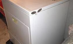 Sears Kenmore GAS Dryer
With Operating Manual
Front Open
Works Great!!...Moving SALE!!