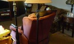 This item is a Tiffany table lamp which has been pre owned in good condition. The colors are yellow,
gold and brown. If you like Tiffany lamps this is for you.
You will not be disappointed.
Please call Sue @ 845-399-3818
Thank you.