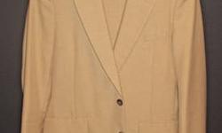 Pre-owned: An Item That Has Been Used Or Worn Previously.
Sassoon Vintage White & Cream PinStripe Woman's Suit In Excellent Condition. Size 10/11 Petite. Why Spend More...For ONLY $25.00 You Can Own This Beautiful Sassoon Vintage Suit.
Jacket Has Lightly