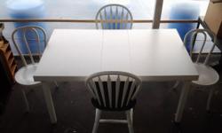 WHITE FORMICA TOP TABLE & CHAIRS
Table measures with leaf: 59" long
Without leaf: 48" long - 45 1/2" wide - 29" high
There are 4 chairs:
[2] - Painted Black and White
[2] - White - that need painting
--------------------------------------------
THANKS FOR