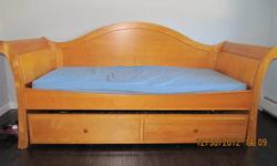 Wooden, maple wood finished day bed in great condition. The bed has a trundle that opens up at the bottom and acts as a guest bed.
*Mattress not included, too worn out*